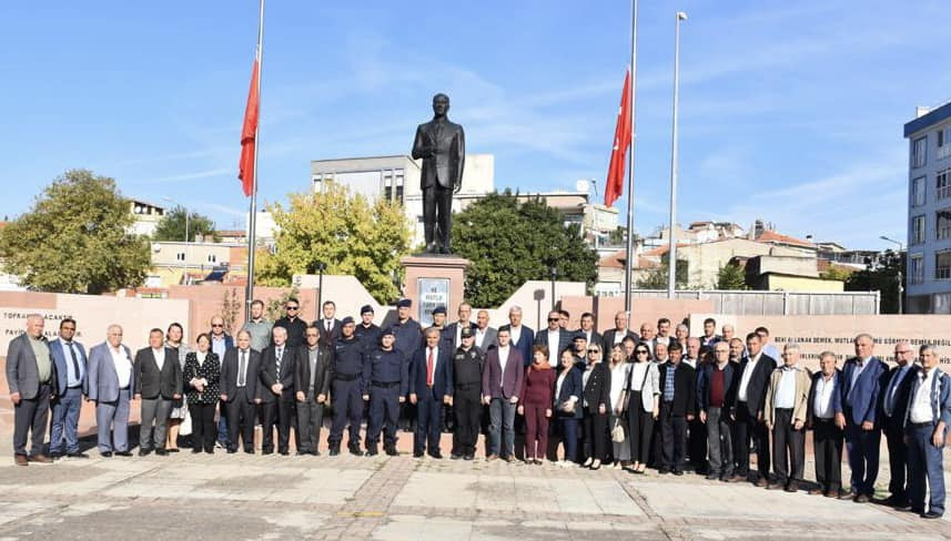 Tüm Muhtarlarımızın 19 Ekim Muhtarlar Günü’nü Kutluyor, Görevlerinde Başarılar Diliyoruz.