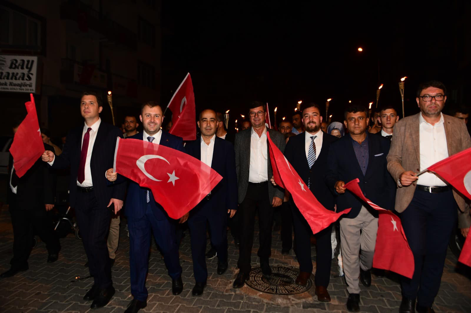 29 Ekim Cumhuriyet Bayramımızı Hemşehrilerimiz ile Birlikte Fener Alayı Yürüyüşü ve Ardından Havai Fişek Gösterileri ile Çoşkuyla Kutladık..