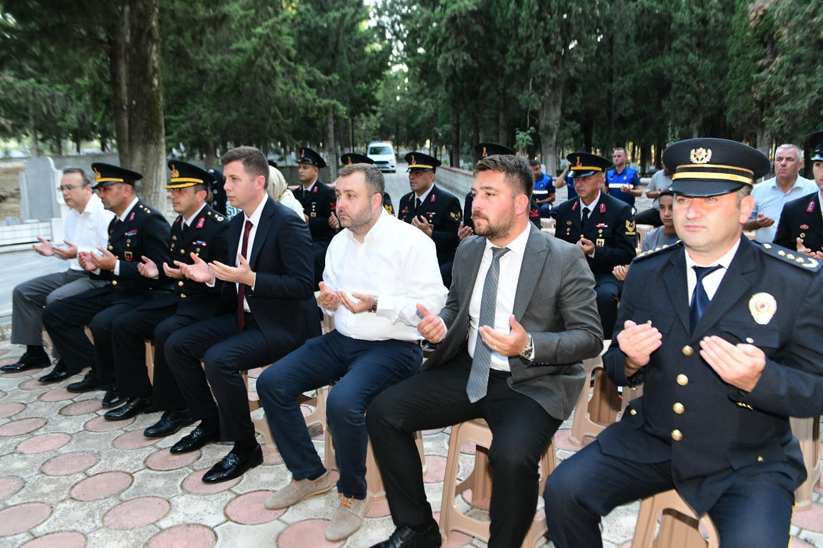 15 Temmuz Demokrasi ve Millî Birlik Günü Kapsamında Şehitliğimizi Ziyaret Ederek,  Aziz Şehitlerimizin Ruhlarına Dualar Okuduk.