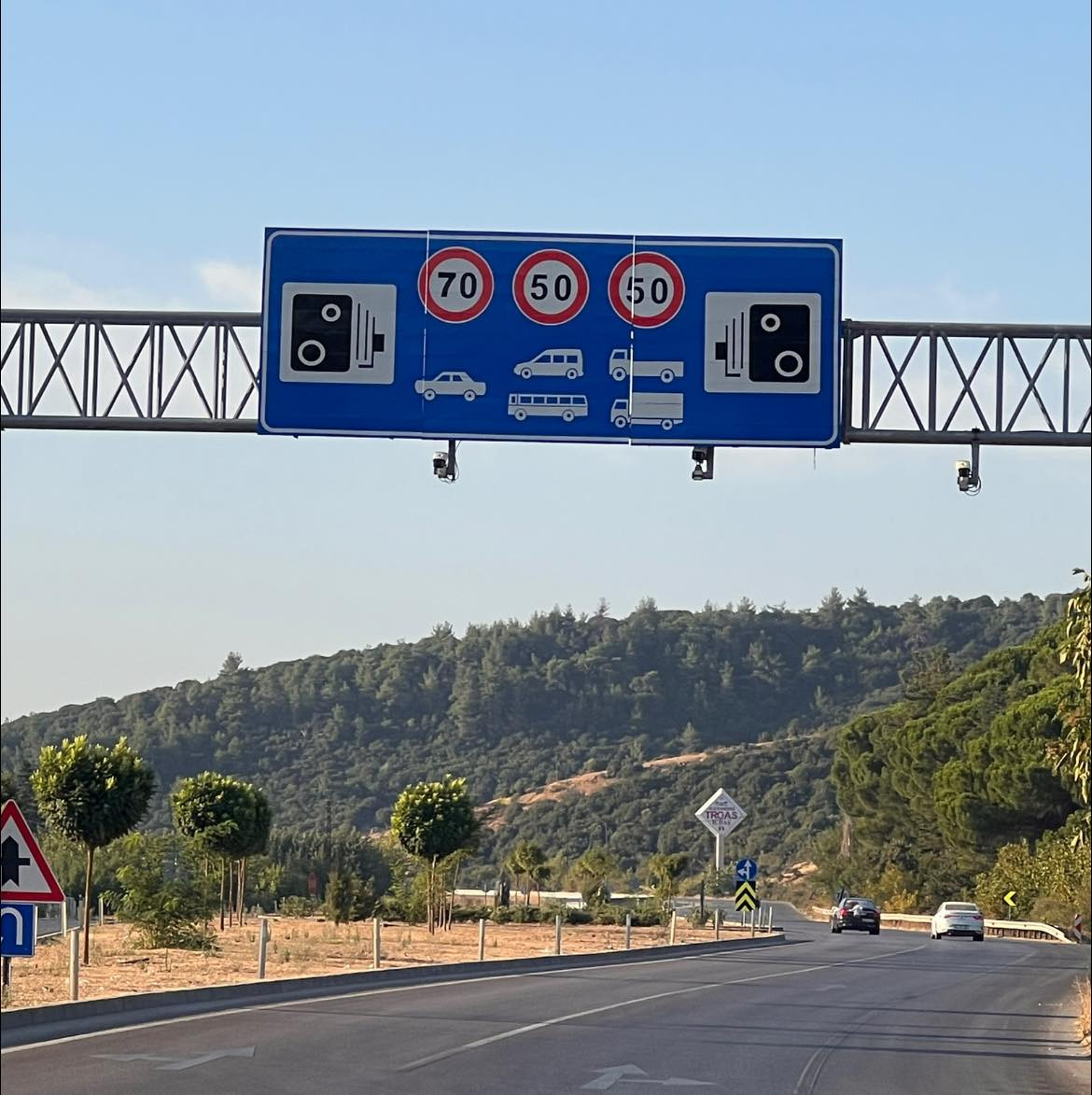 EDS Anlık Hız İhlal Tespit Sisteminin Süresinin Uzatılmaması, Hız İhlal Tespit Kameralarının Kaldırılması ile İlgili Ezine Belediye Meclisimizi Cuma Günü Olağan Üstü Toplama Kararı Aldık.