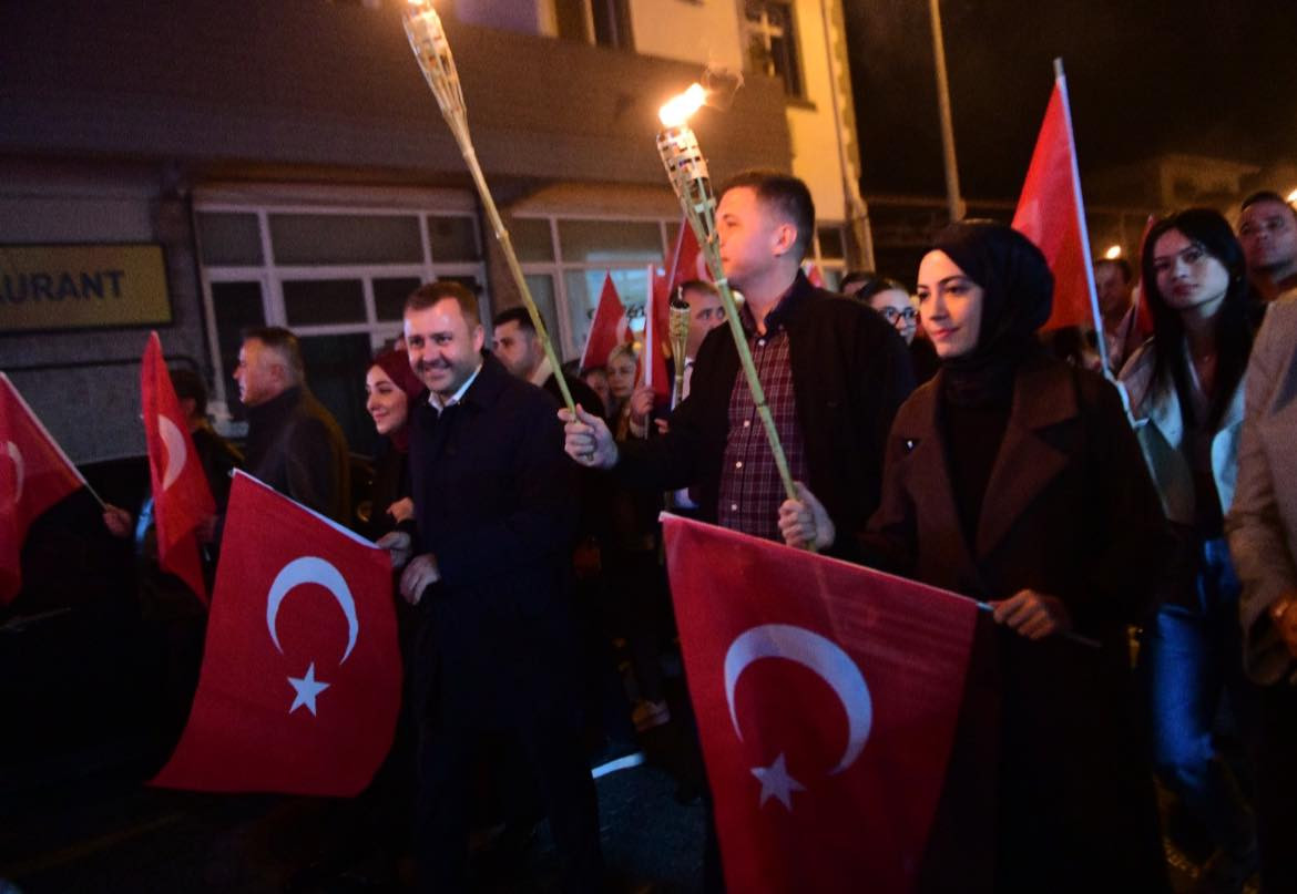 29 Ekim Cumhuriyet Bayramımızı Hemşehrilerimiz ile Birlikte Fener Alayı Yürüyüşü ile Çoşkuyla Kutladık..