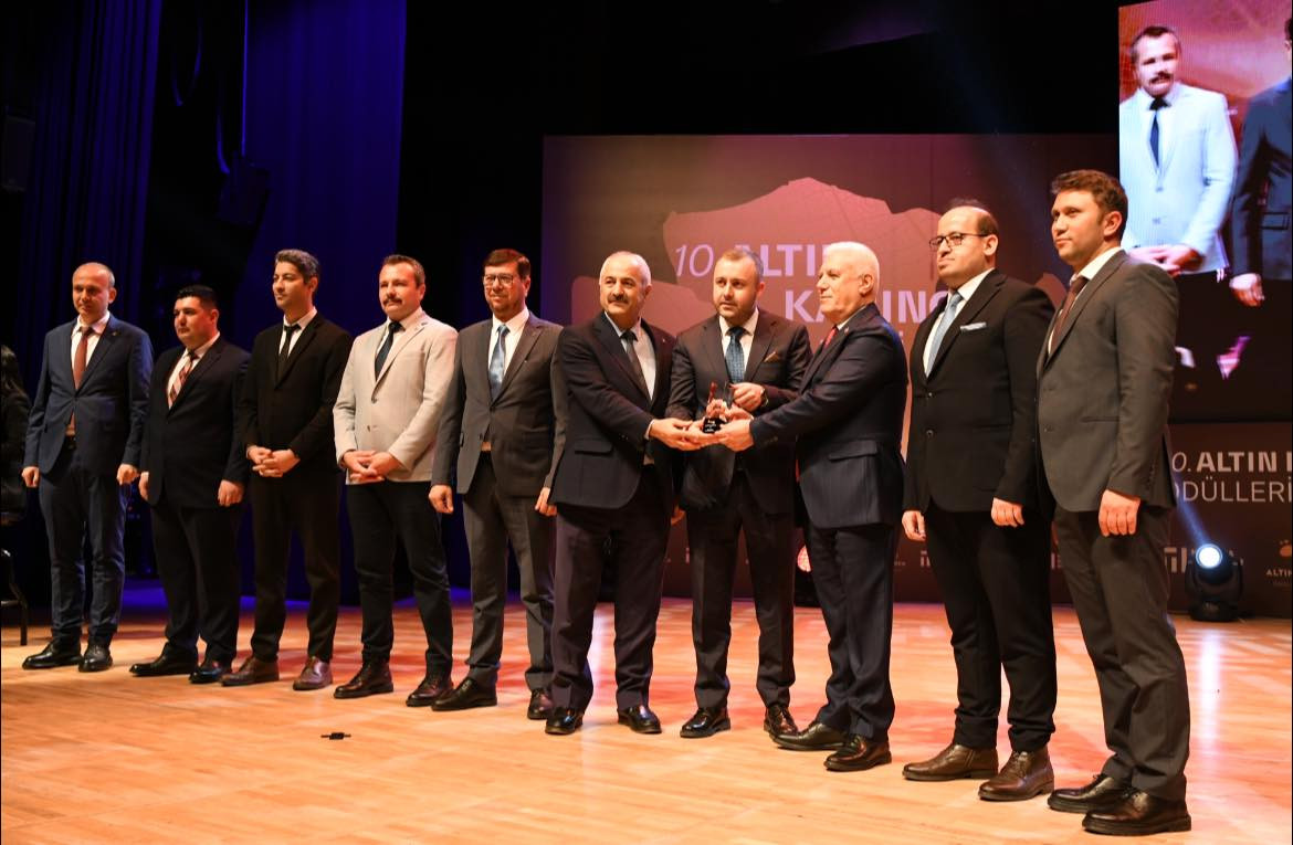 Altın Karınca Ödüllerimiz Tüm Ezineli ve Çanakkaleli Hemşehrilerimize Armağan Olsun..